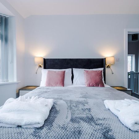 Sandileigh House By Yourstays - Luxurious 3 Bedroom House In Altrincham Bagian luar foto