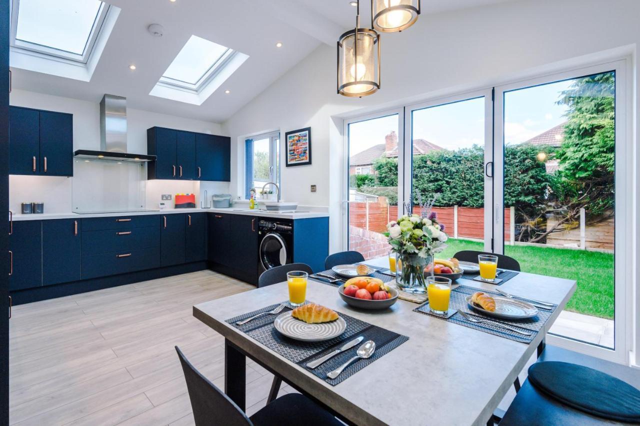 Sandileigh House By Yourstays - Luxurious 3 Bedroom House In Altrincham Bagian luar foto