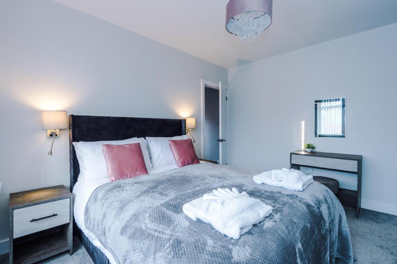 Sandileigh House By Yourstays - Luxurious 3 Bedroom House In Altrincham Bagian luar foto