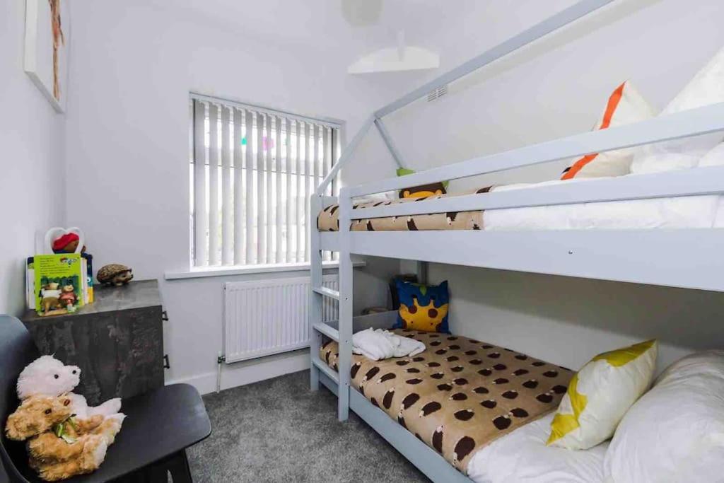 Sandileigh House By Yourstays - Luxurious 3 Bedroom House In Altrincham Bagian luar foto