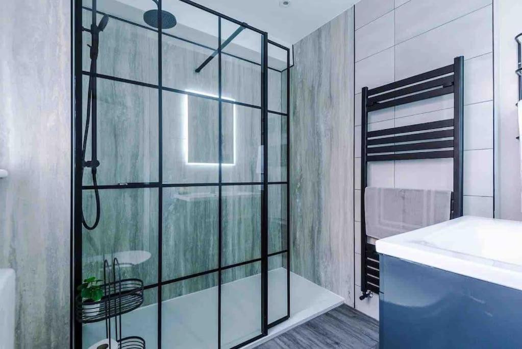 Sandileigh House By Yourstays - Luxurious 3 Bedroom House In Altrincham Bagian luar foto