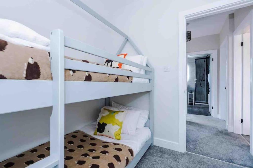 Sandileigh House By Yourstays - Luxurious 3 Bedroom House In Altrincham Bagian luar foto