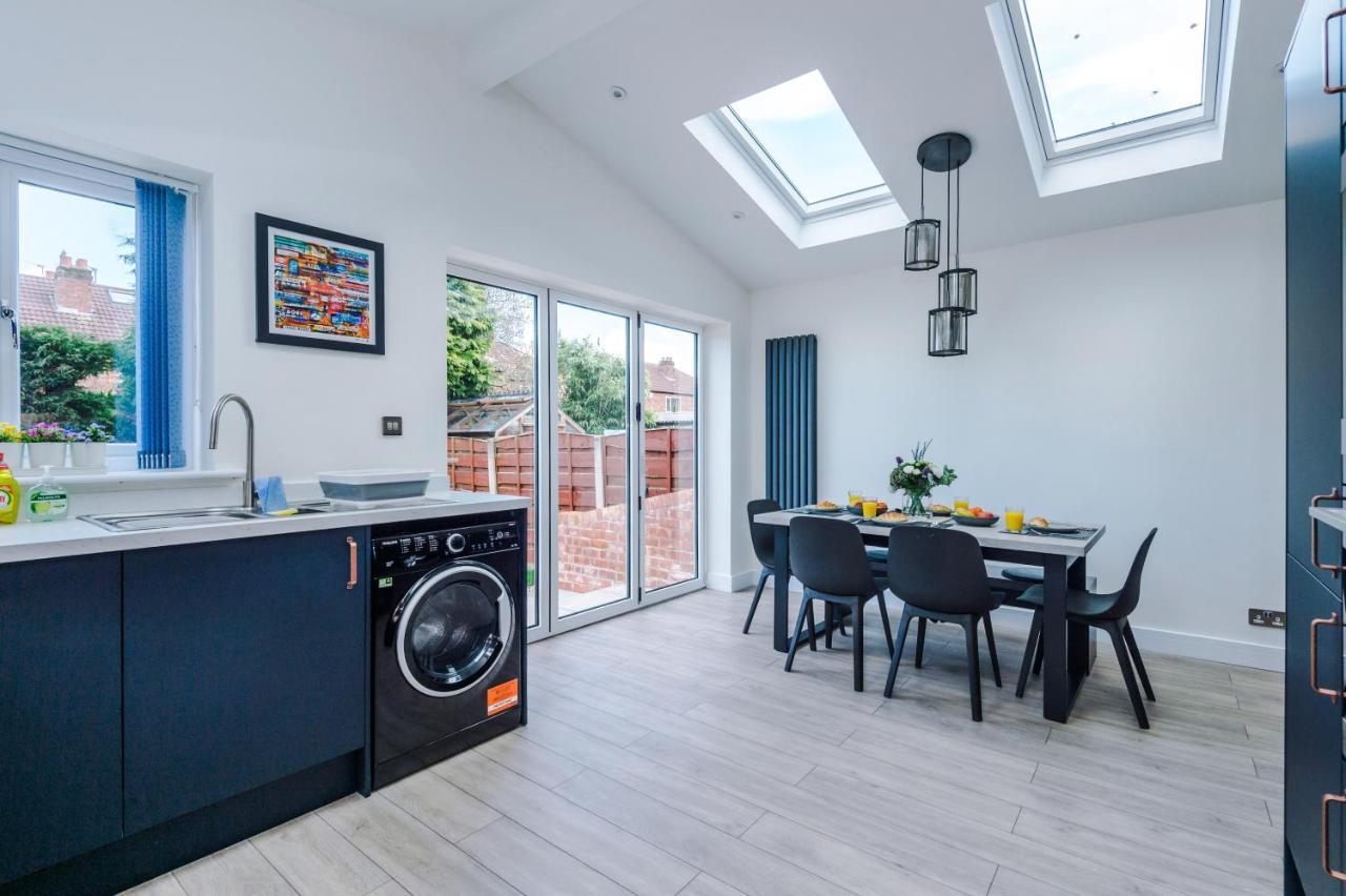 Sandileigh House By Yourstays - Luxurious 3 Bedroom House In Altrincham Bagian luar foto
