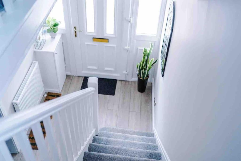 Sandileigh House By Yourstays - Luxurious 3 Bedroom House In Altrincham Bagian luar foto