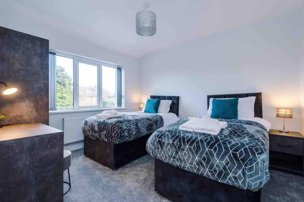 Sandileigh House By Yourstays - Luxurious 3 Bedroom House In Altrincham Bagian luar foto