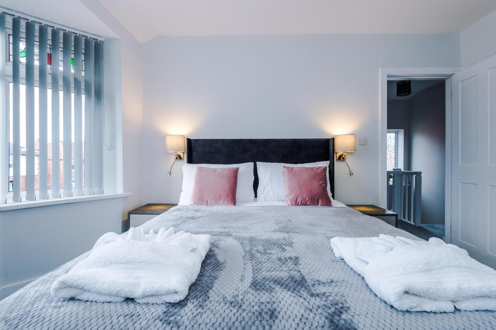 Sandileigh House By Yourstays - Luxurious 3 Bedroom House In Altrincham Bagian luar foto
