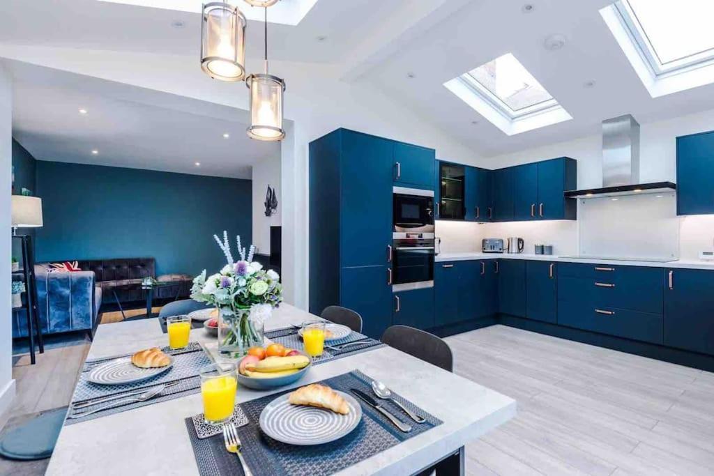 Sandileigh House By Yourstays - Luxurious 3 Bedroom House In Altrincham Bagian luar foto