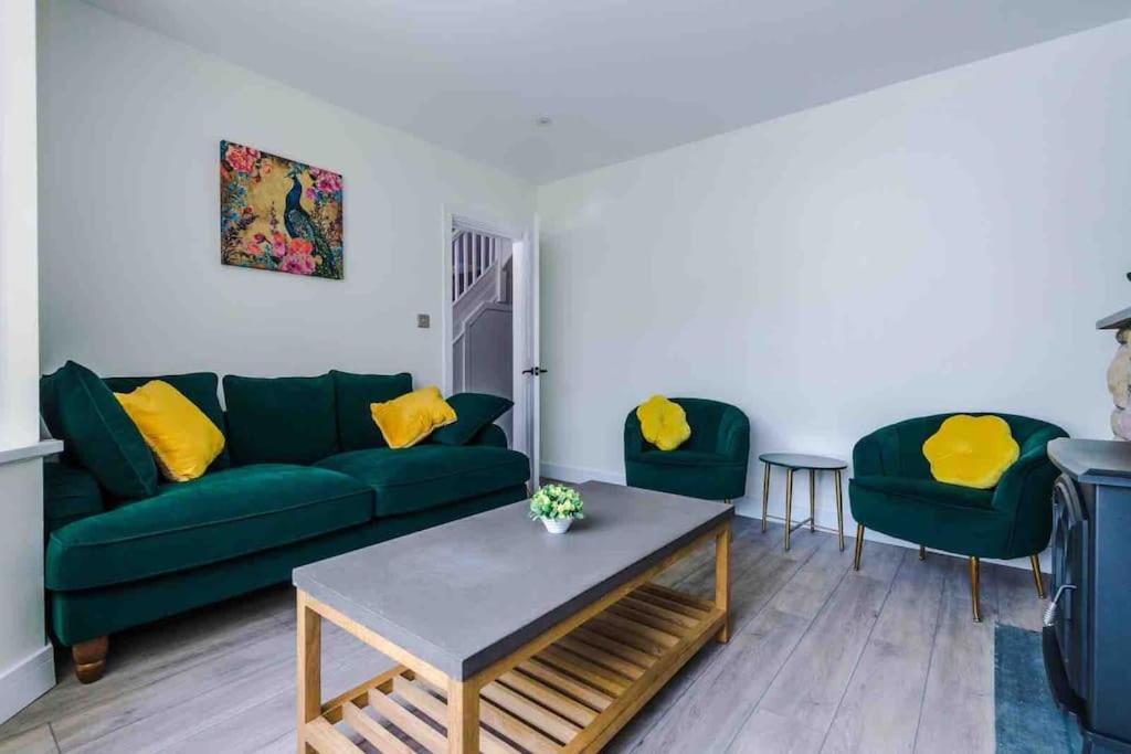 Sandileigh House By Yourstays - Luxurious 3 Bedroom House In Altrincham Bagian luar foto